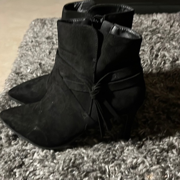 Short boots - Picture 1 of 3